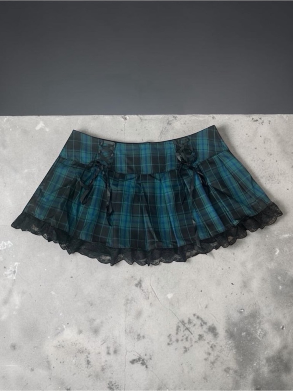 DOLLS KILL WIDOW GREEN & BLACK PLAID PLEATED MINI SKIRT – SIZE 1X (NWT)